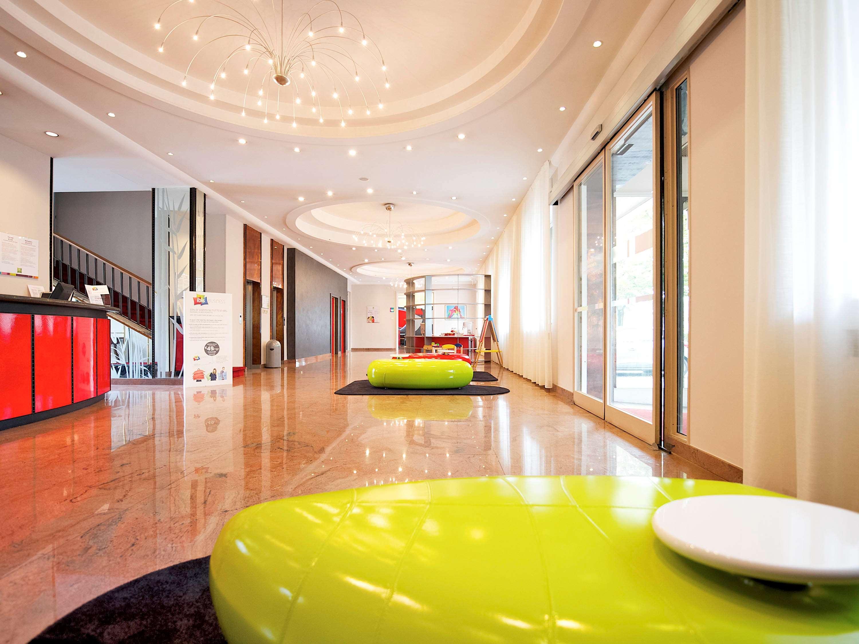 Ibis Styles Parma Toscanini Экстерьер фото