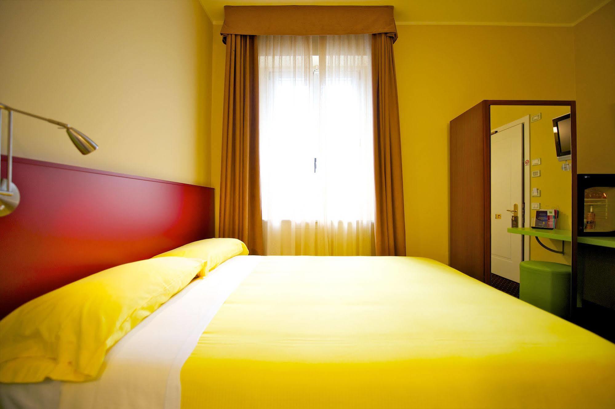 Ibis Styles Parma Toscanini Экстерьер фото