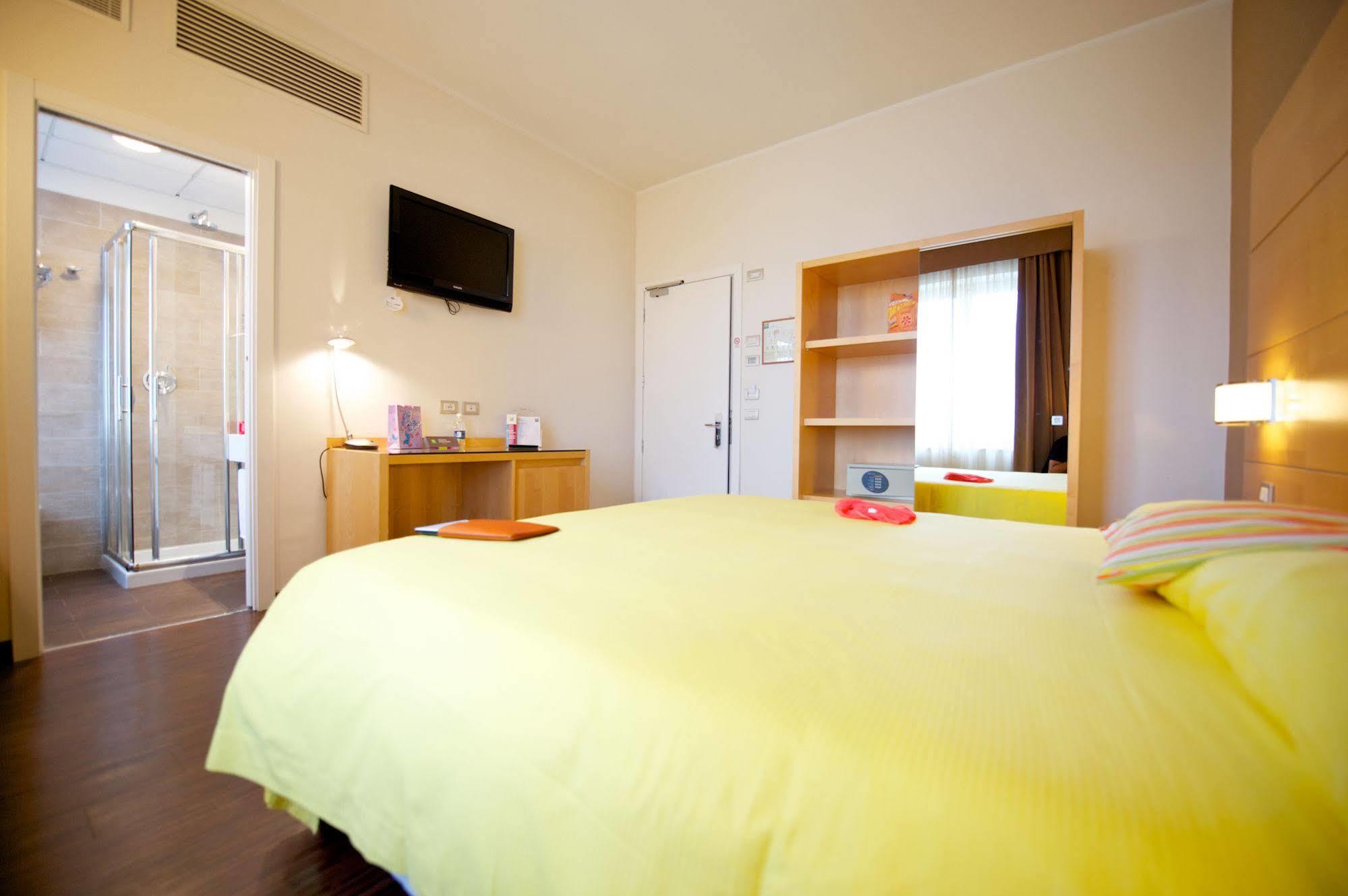 Ibis Styles Parma Toscanini Экстерьер фото